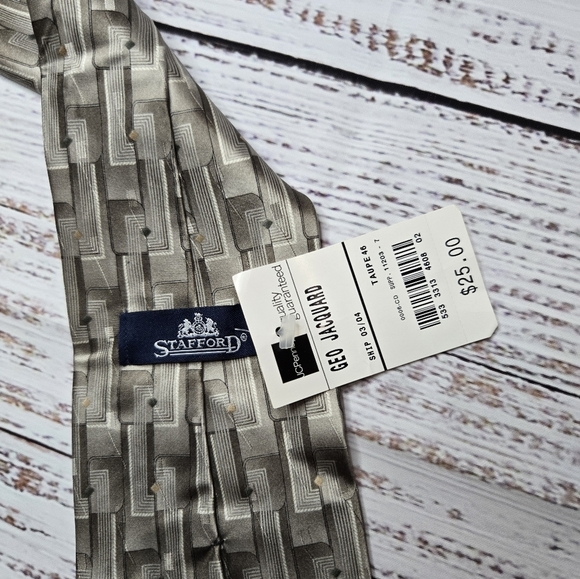 NWT Stafford Men’s Tie Gray Geometric Geo Jacquard Classic Business 100% Silk - Picture 2 of 6